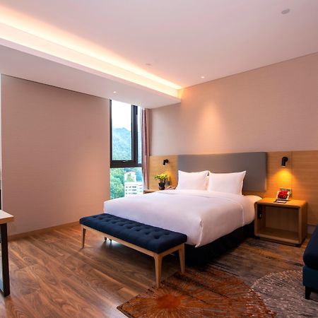 Holiday Inn Express Luanchuan By Ihg Экстерьер фото