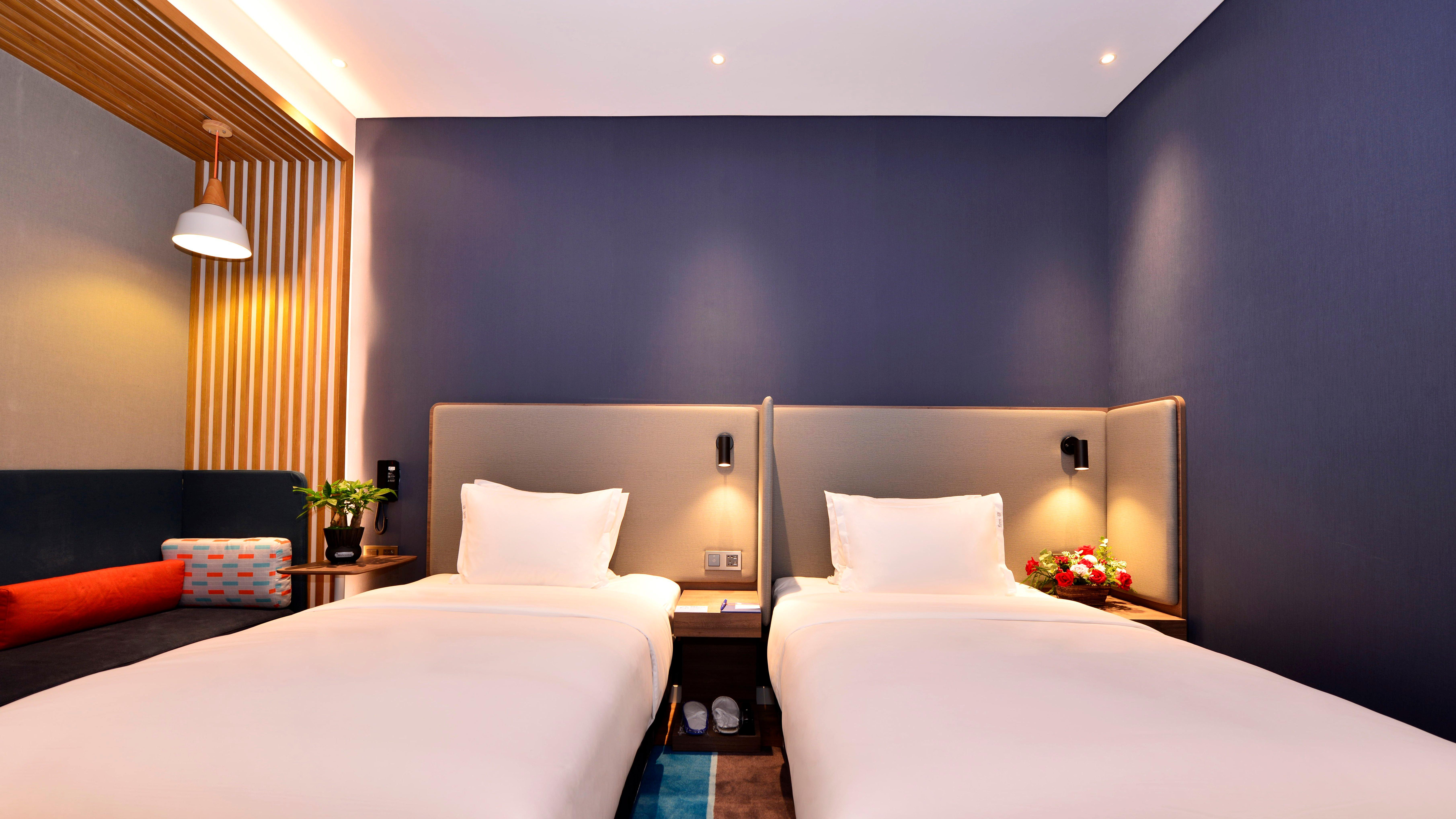 Holiday Inn Express Luanchuan By Ihg Экстерьер фото