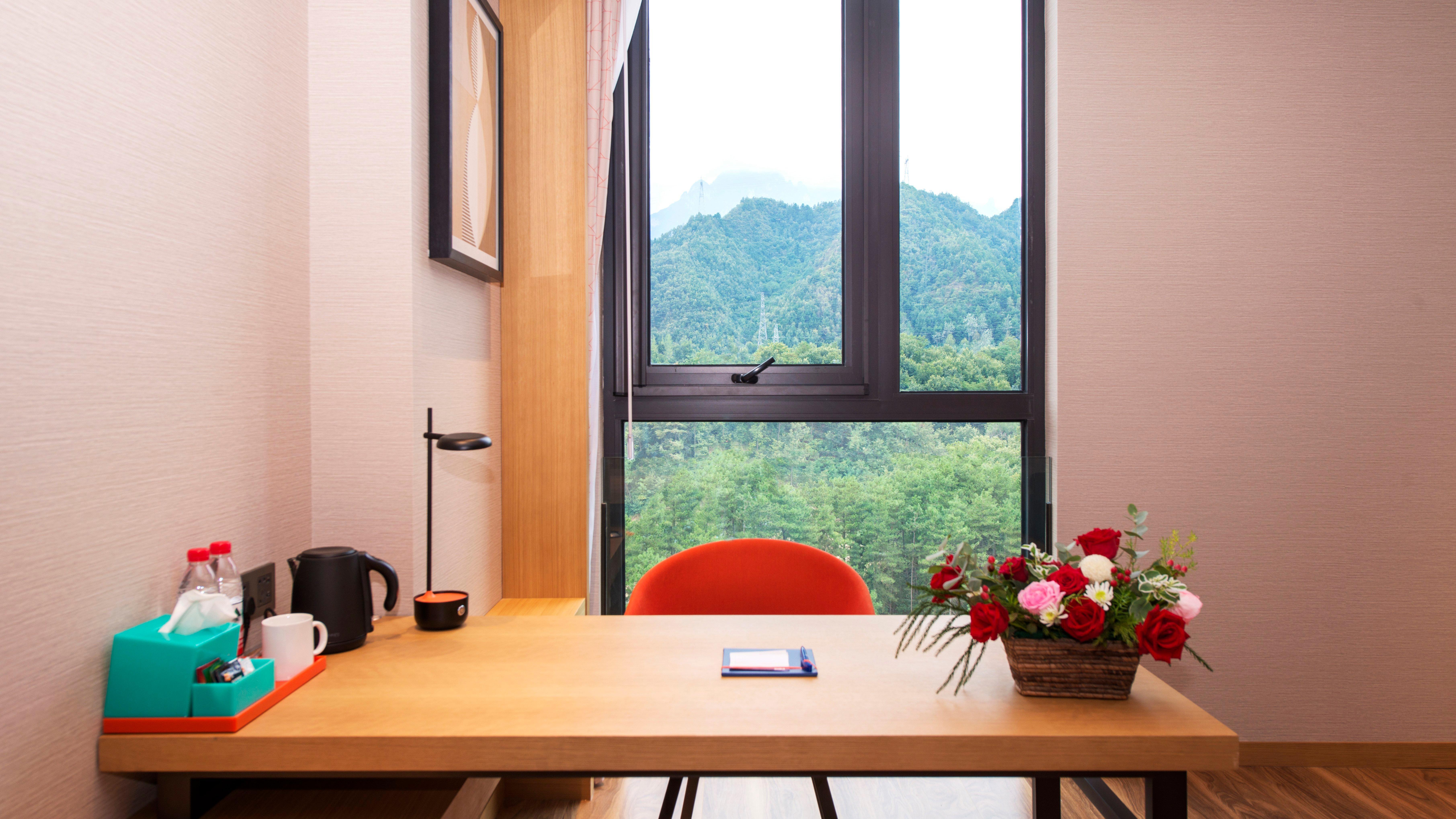 Holiday Inn Express Luanchuan By Ihg Экстерьер фото
