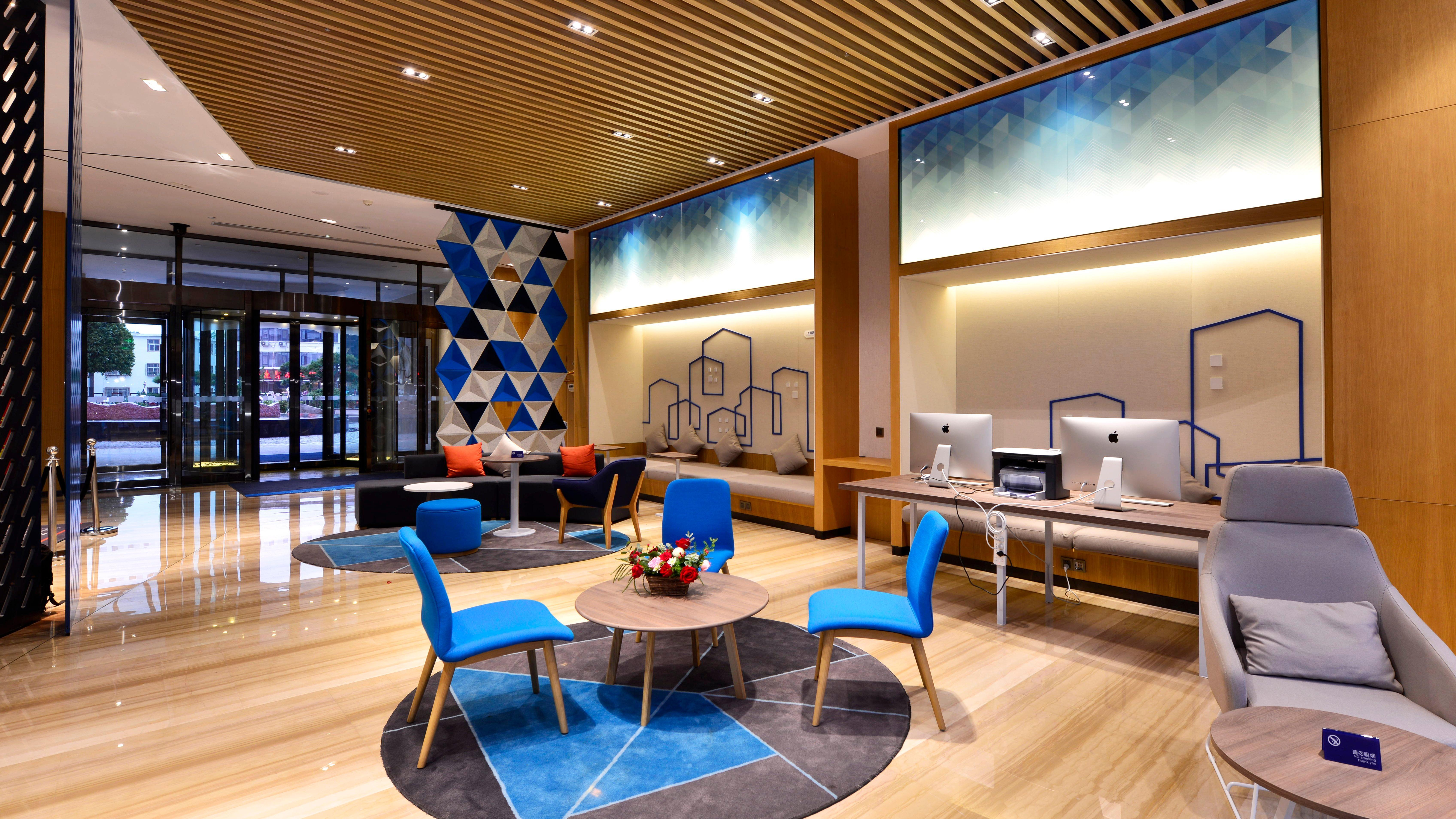 Holiday Inn Express Luanchuan By Ihg Экстерьер фото