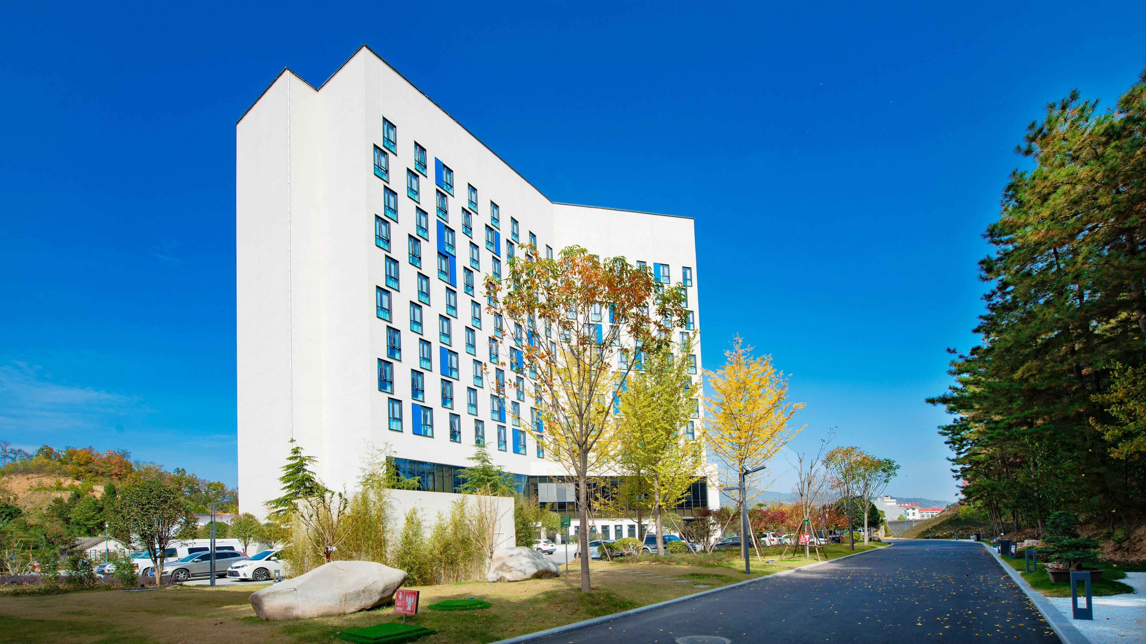 Holiday Inn Express Luanchuan By Ihg Экстерьер фото