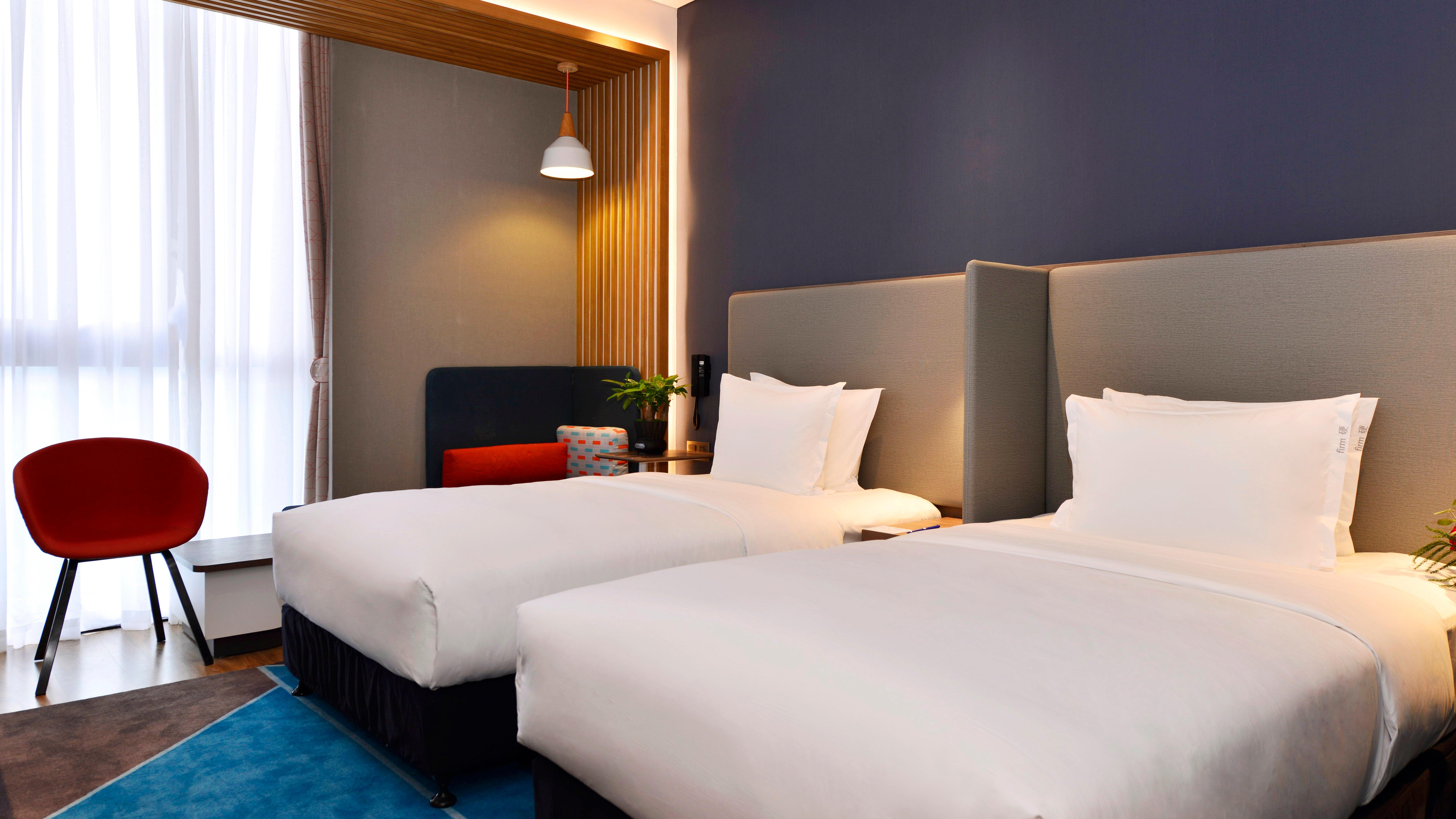 Holiday Inn Express Luanchuan By Ihg Экстерьер фото